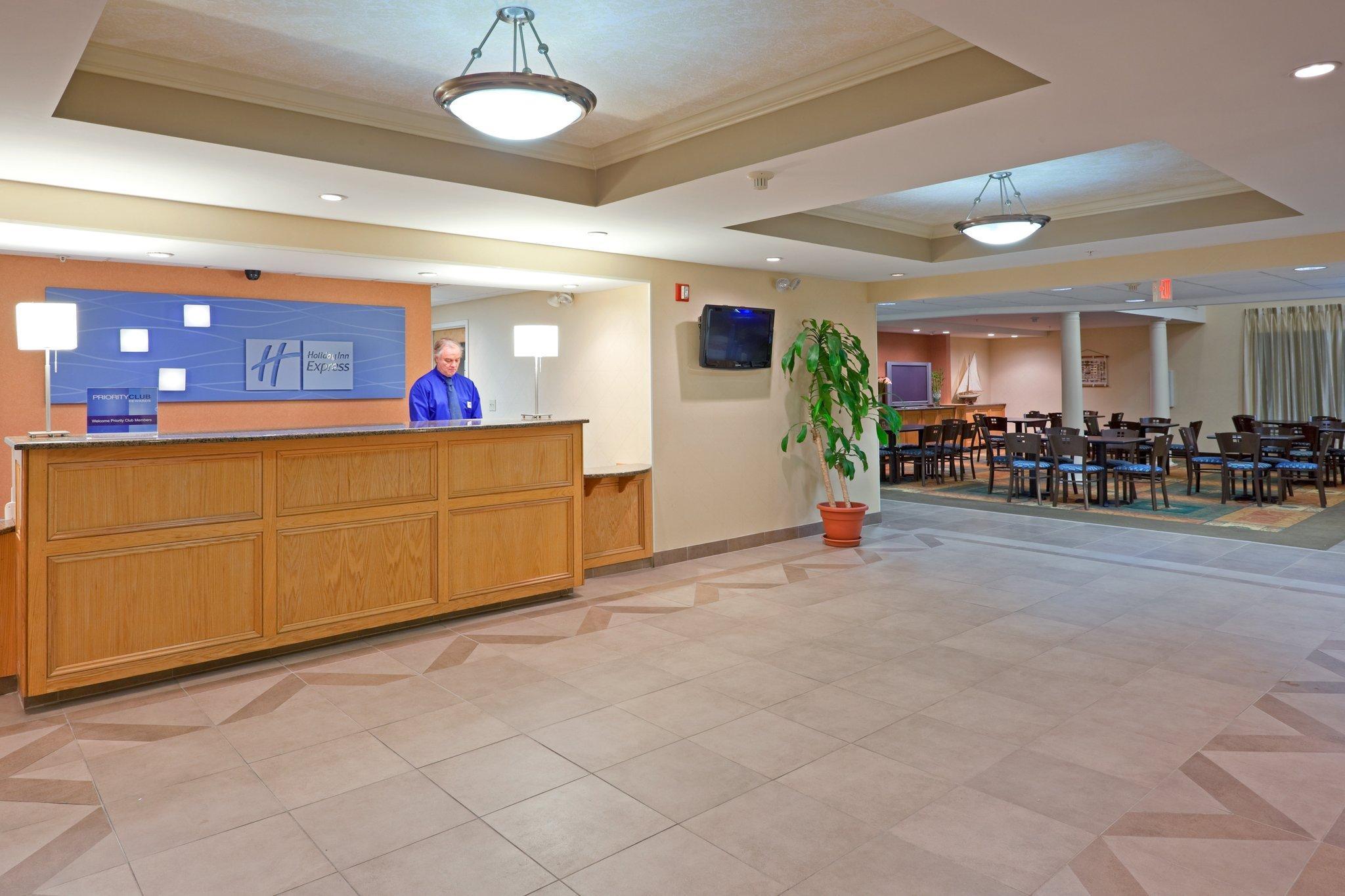 Holiday Inn Express & Suites Carneys Point - Pennsville By Ihg Eksteriør billede