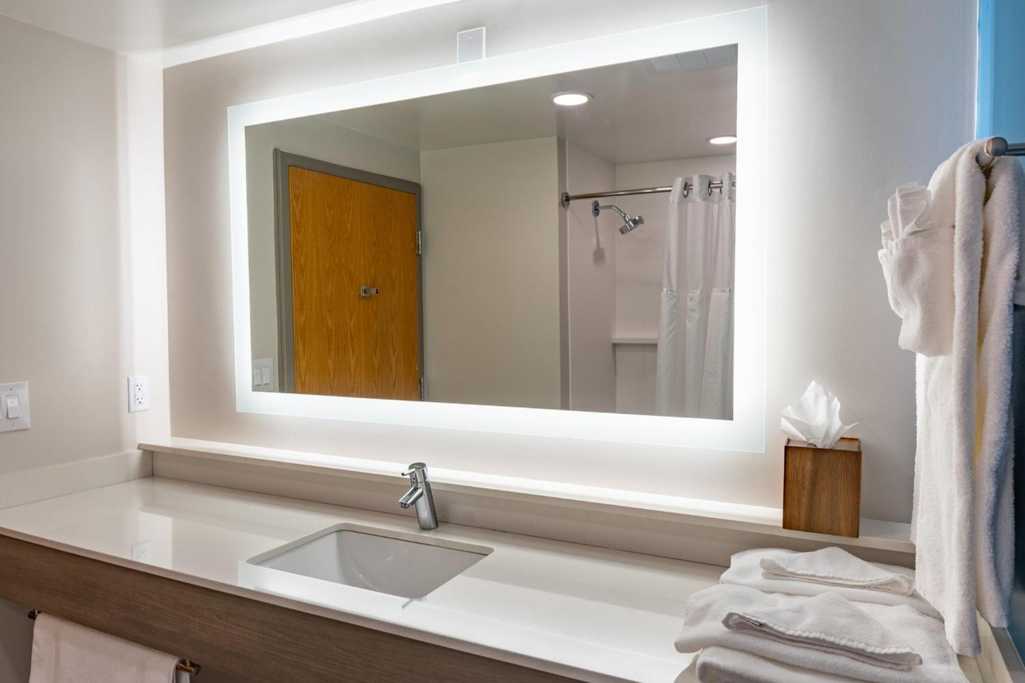 Holiday Inn Express & Suites Carneys Point - Pennsville By Ihg Eksteriør billede