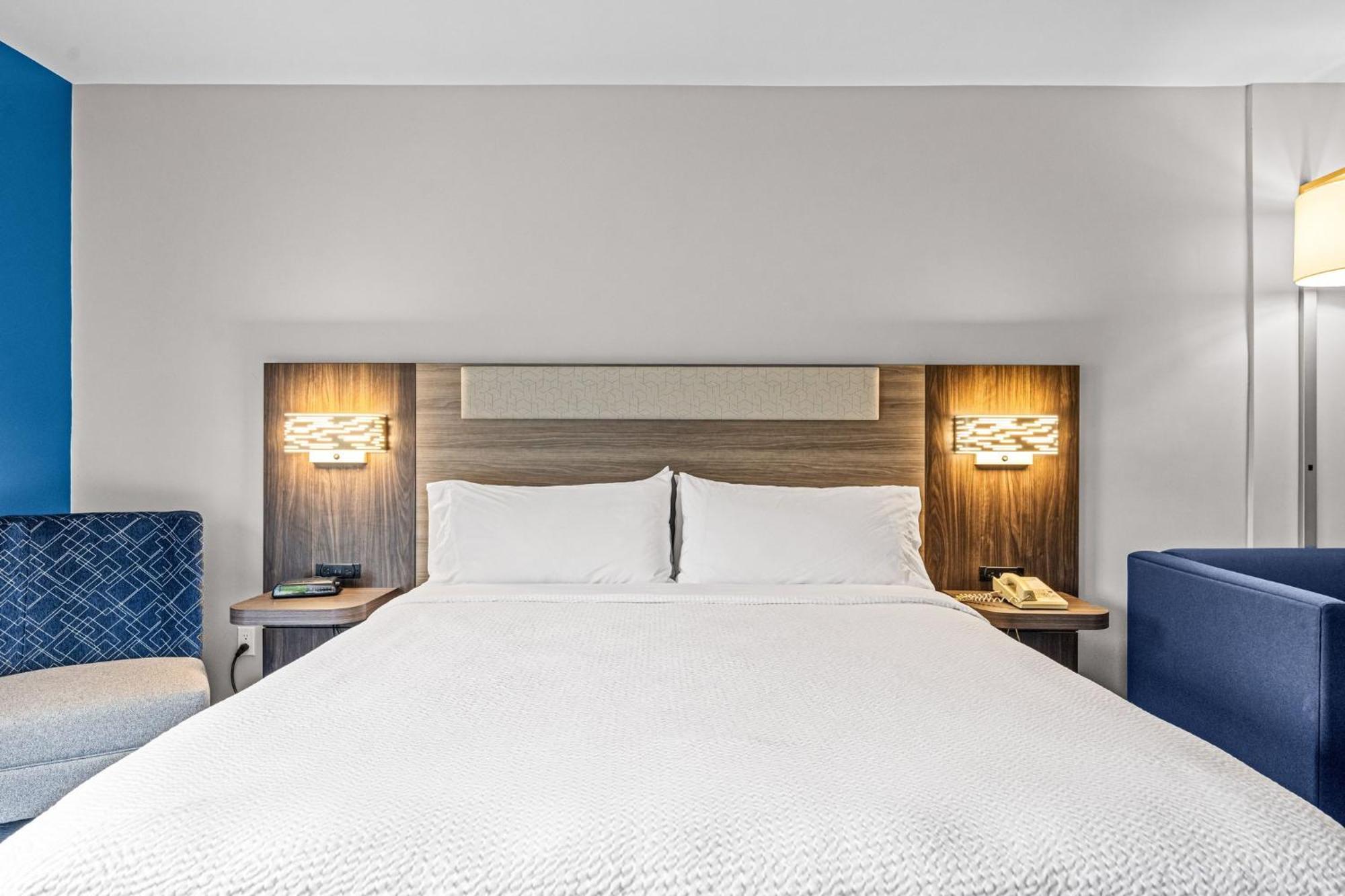 Holiday Inn Express & Suites Carneys Point - Pennsville By Ihg Eksteriør billede