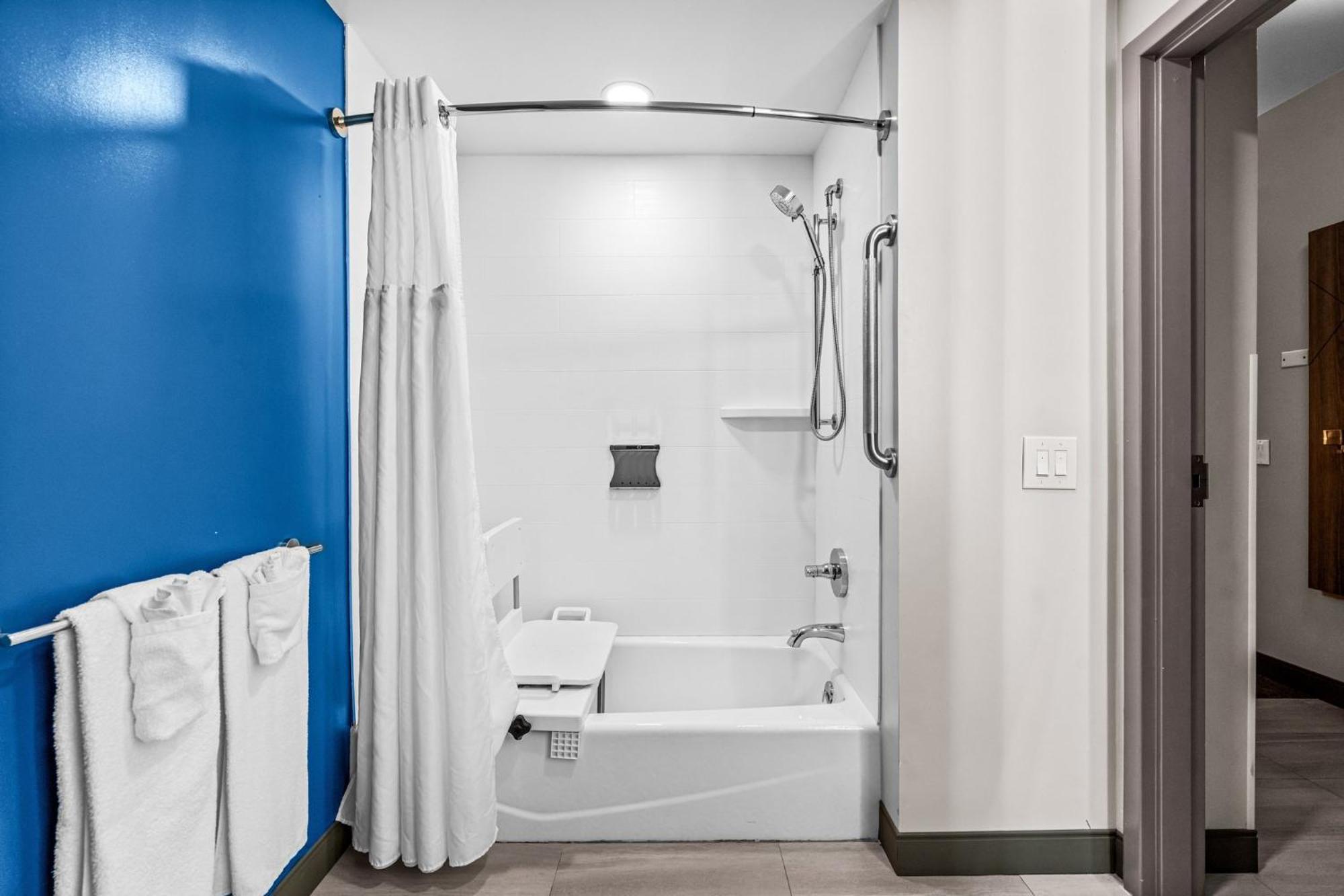 Holiday Inn Express & Suites Carneys Point - Pennsville By Ihg Eksteriør billede